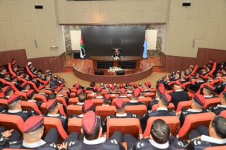 مدير الأمن العام يلتقي مدراء ورؤساء مراكز الدفاع المدني ويشيد بجهودهم المميزة