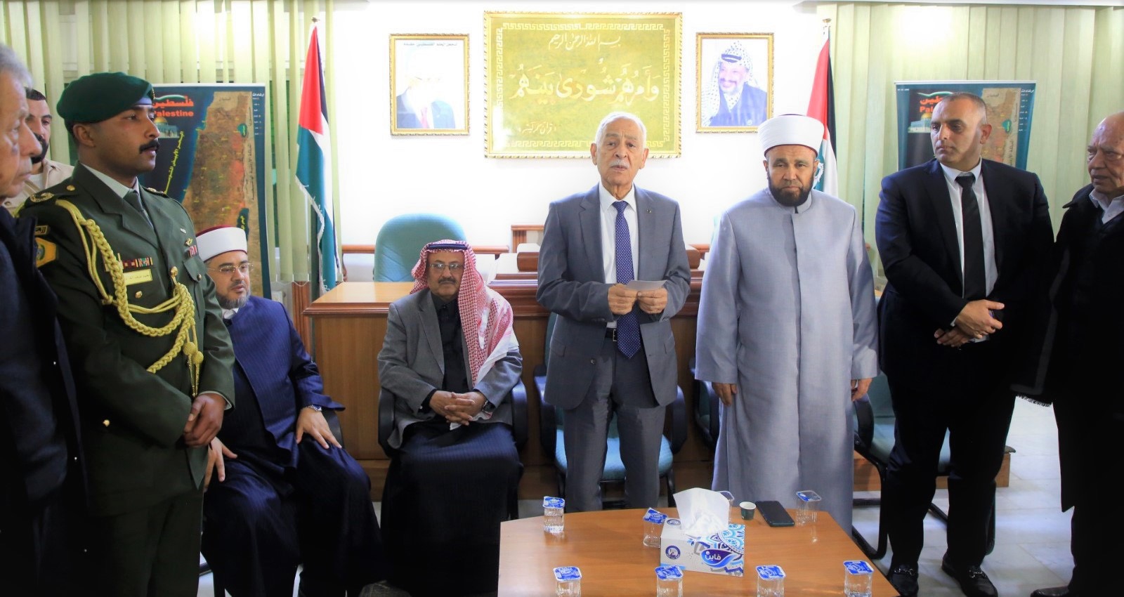 عاجل | العيسوي ينقل تعازي الملك بوفاة وزير الإغاثة الفلسطيني
