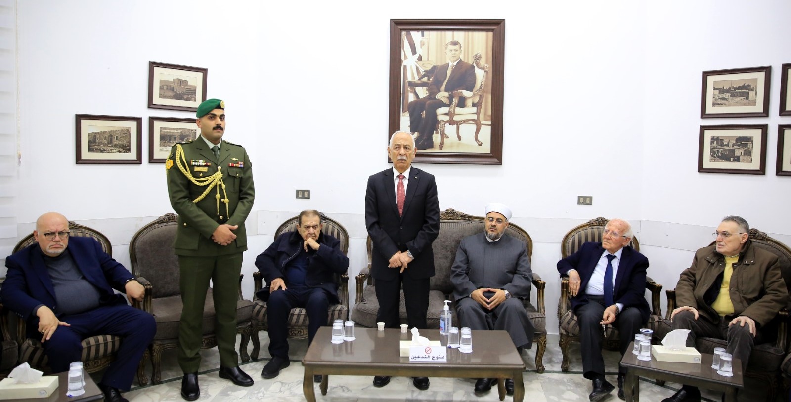 صورة حول : عاجل | مندوبا عن الملك وولي العهد.. العيسوي يعزي أبو رخية والحاج حسن عاجل | مندوبا عن الملك وولي العهد.. العيسوي يعزي أبو رخية والحاج حسن