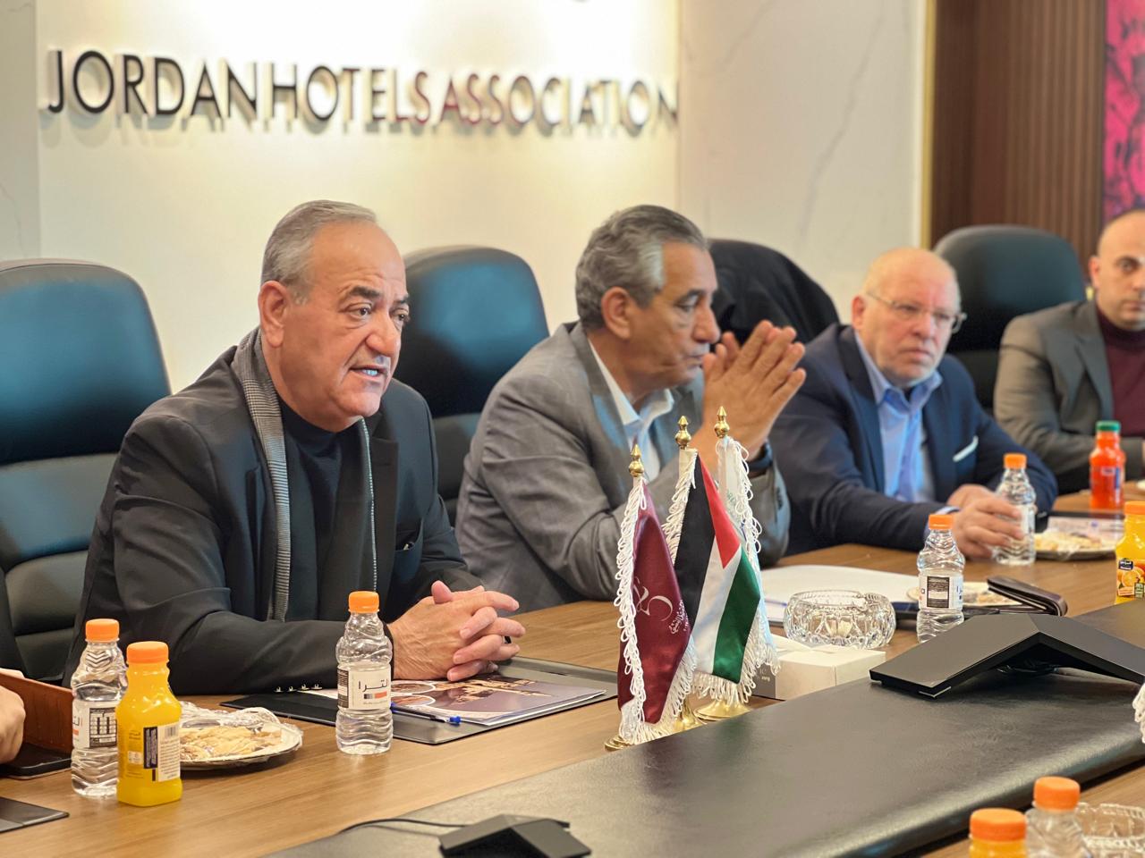 رئيس جمعية الفنادق يستقبل لجنة السياحة .. صور