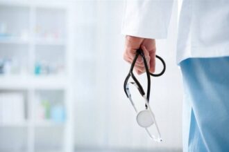 نقابة الأطباء تواجه عجزًا بمئات الآلاف في صندوق التقاعد