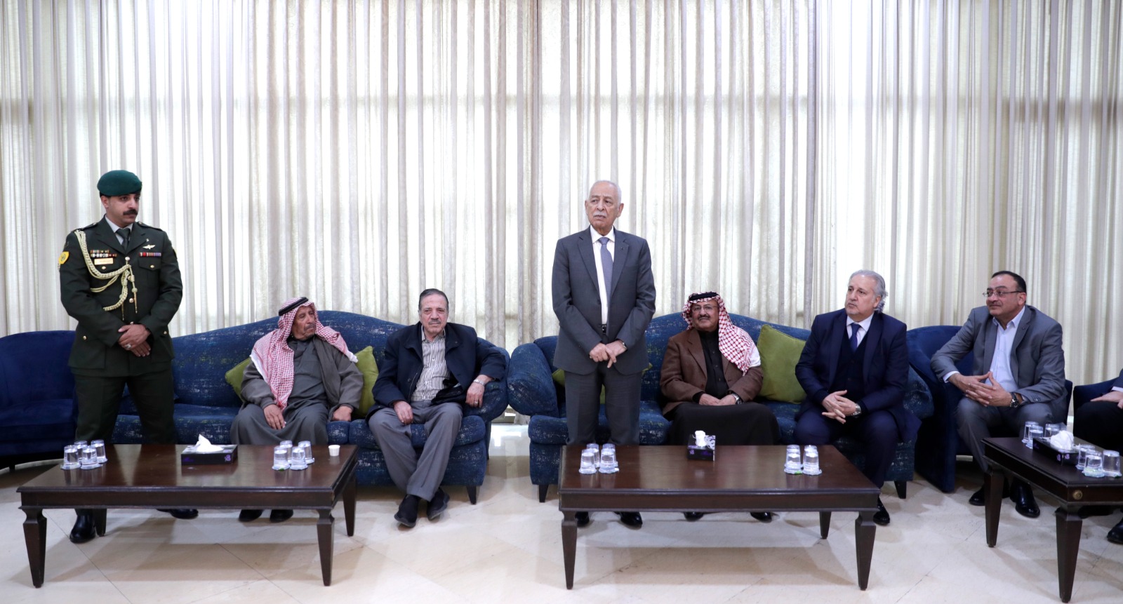 عاجل | العيسوي ينقل تعازي الملك وولي العهد لعشيرتي الحوراني وأبو عبيد