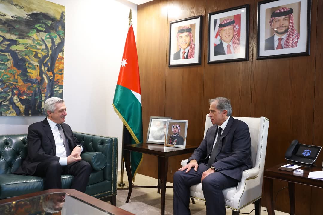 صورة حول : رئيس الوزراء يؤكّد ضرورة تهيئة ظروف العودة الطوعيَّة والآمنة للاجئين السوريين رئيس الوزراء يؤكّد ضرورة تهيئة ظروف العودة الطوعيَّة والآمنة للاجئين السوريين