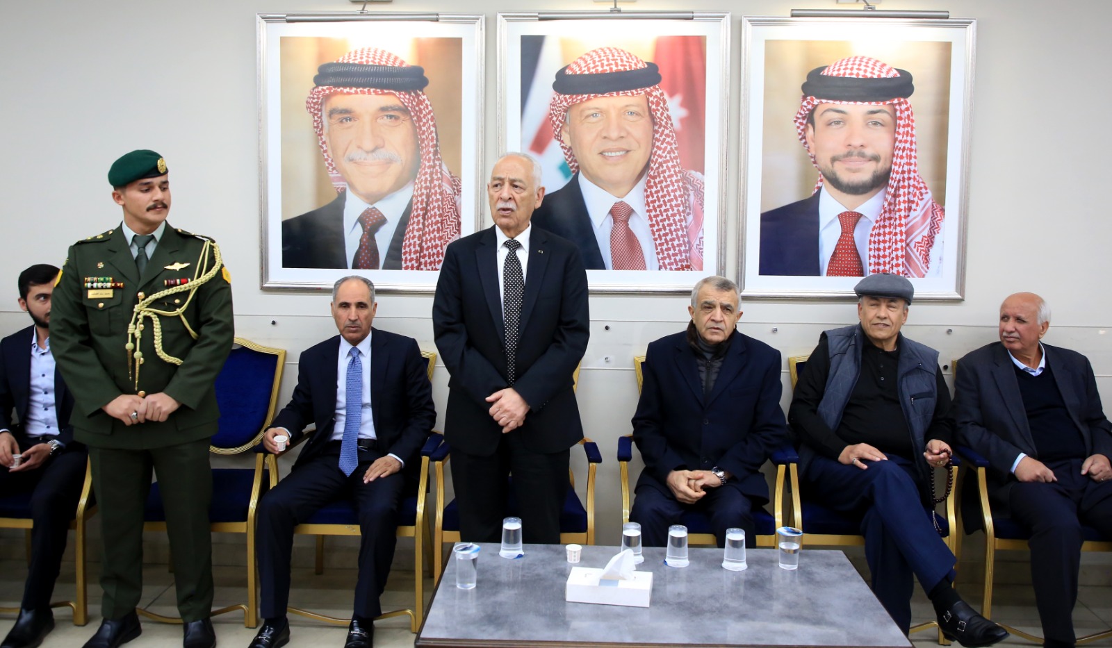 صورة حول : عاجل | مندوبا عن الملك وولي العهد.. العيسوي يعزي الضمور عاجل | مندوبا عن الملك وولي العهد.. العيسوي يعزي الضمور