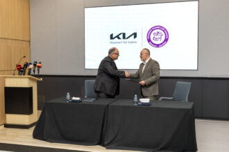 KIa كيا توقّع مذكرة تفاهم لإنشاء ورشة تدريب متخصصة في السيارات الكهربائية بمدرسة شنلر المهنية
