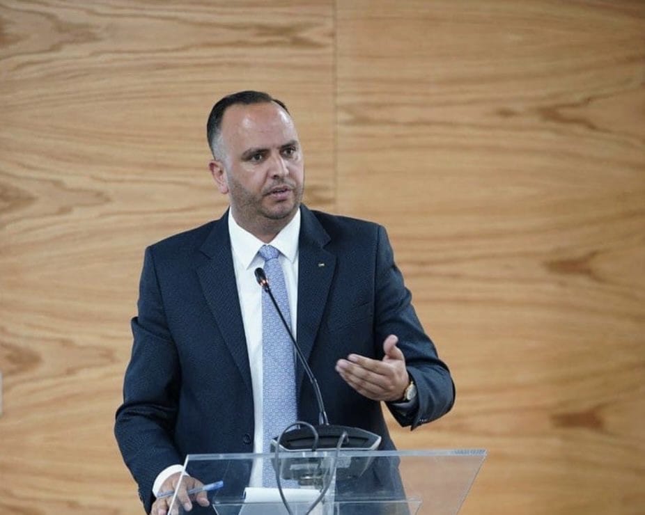 الخلايلة يكتب إنهم يعلمون الغيب؟