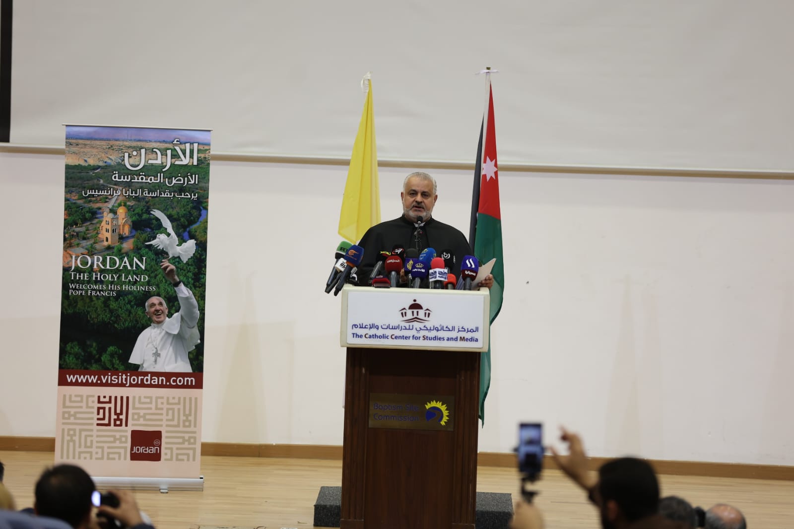 المركز الكاثوليكي يعقد مؤتمرًا صحفيًّا قبيل تدشين كنيسة معموديّة السيّد المسيح