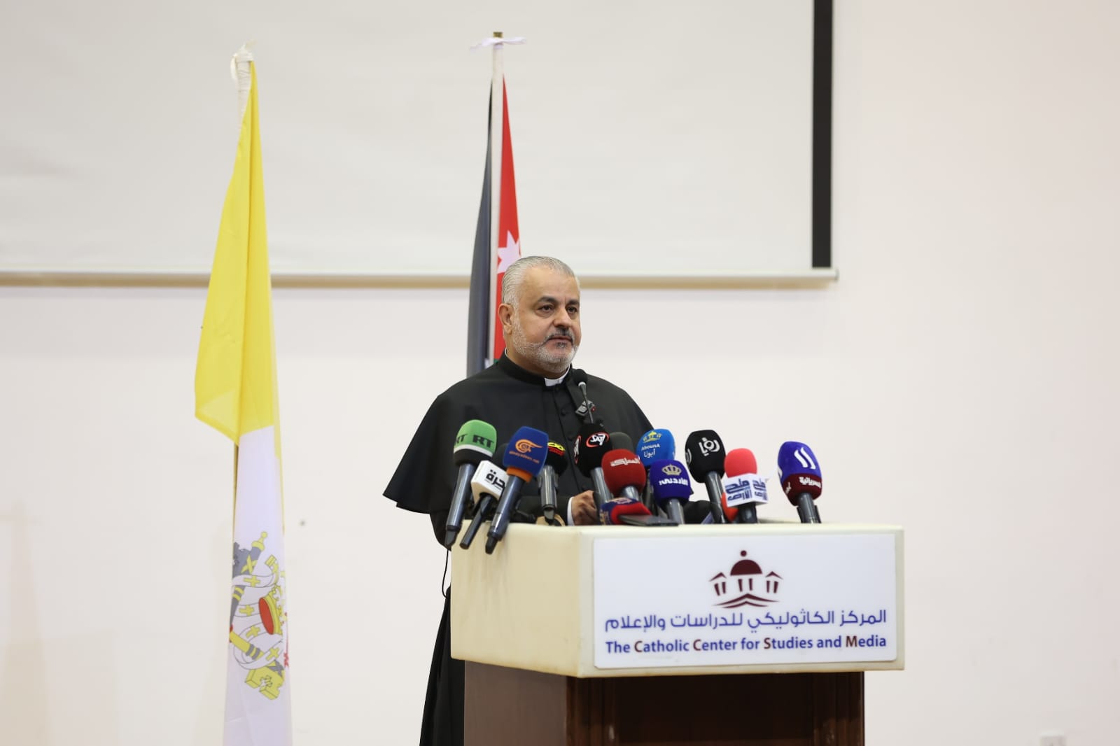 المركز الكاثوليكي يعقد مؤتمرًا صحفيًّا قبيل تدشين كنيسة معموديّة السيّد المسيح