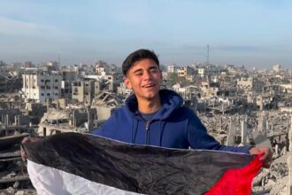 عبود بطاح :من هنا من مخيم جباليا نبث لكم خبر وقف إطلاق النار(فيديو)