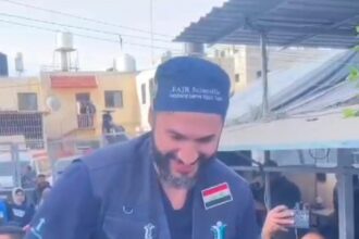 غزة تكرّم الطبيب العراقي محمد طاهر بعد وقف الحرب تقديرًا لدوره البطولي في إنقاذ المصابين(فيديو)