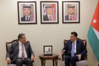 الصفدي يلتقي رئيس لجنة الشؤون الخارجية بمجلس الشيوخ المصري