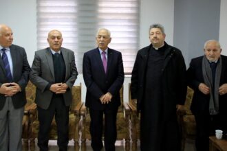 مندوبا عن الملك وولي العهد.. العيسوي يعزي آل حداد