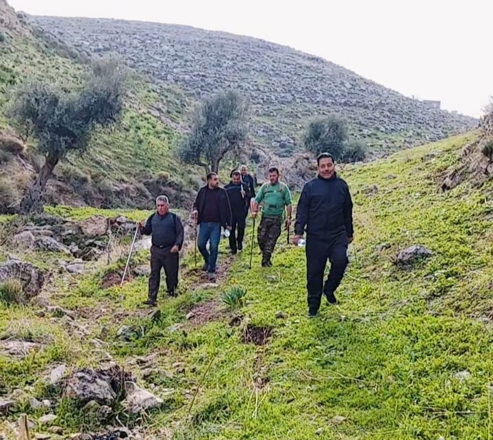 جولة تفقدية ومسير لأعضاء منتدى حلاوة الثقافي وجمعية وادي زقيق السياحية