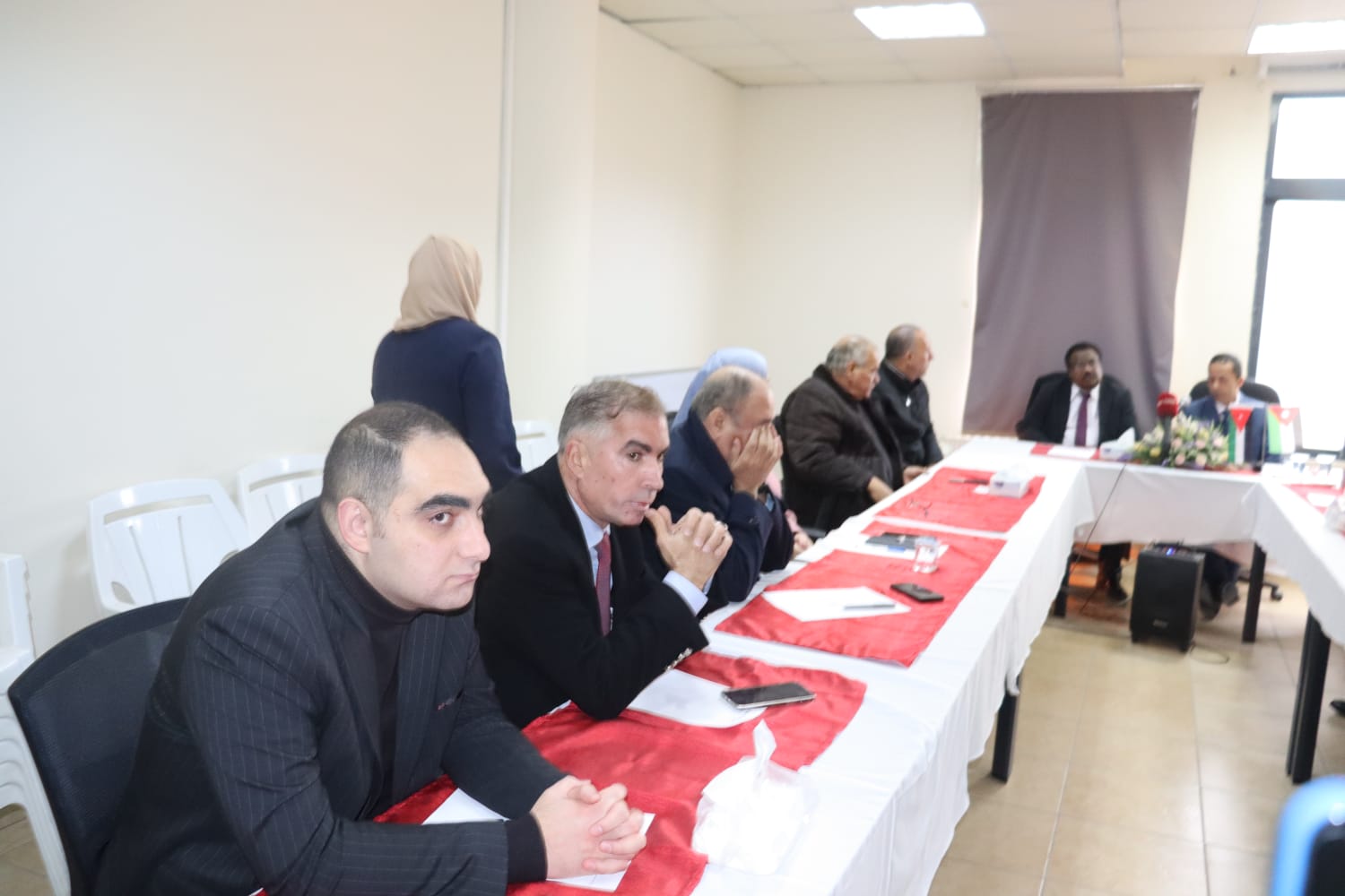 المفكر والدبلوماسي السوداني الدكتور الصادق الفقية .يحاضر في الجمعية الأردنية للعلوم السياسية