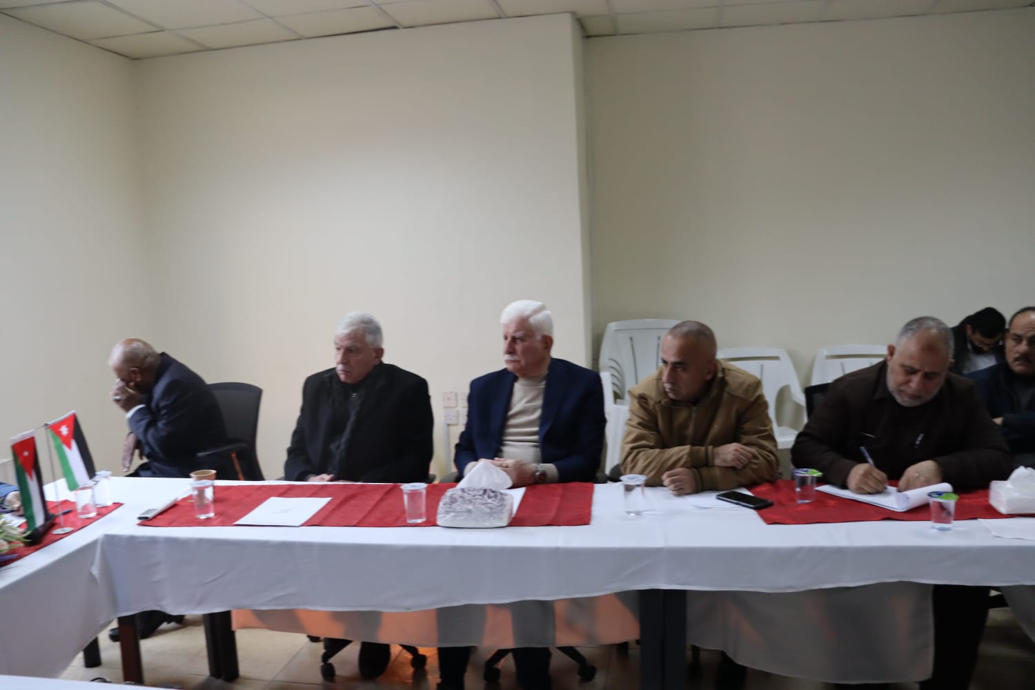 المفكر والدبلوماسي السوداني الدكتور الصادق الفقية .يحاضر في الجمعية الأردنية للعلوم السياسية
