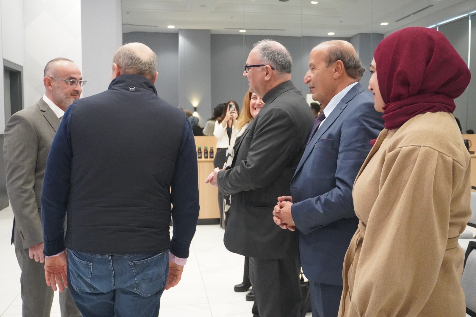 KIa كيا توقّع مذكرة تفاهم لإنشاء ورشة تدريب متخصصة في السيارات الكهربائية بمدرسة شنلر المهنية