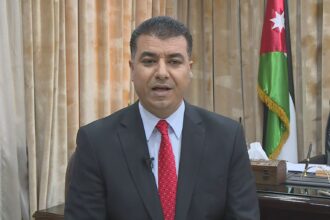 الحنيفات يعلن إجراءات مشددة لتقييم أداء المديريات على قاعدة الثواب والعقاب
