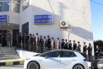 الأمن العام ينفذ حملة التبرع بالدم "بعيدك سيدنا.. نخوتنا بدمنا" وتشهد إقبالاً كبيراً