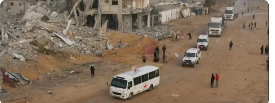 فريق الصليب الأحمر في طريقه لاستلام الأسيرات الإسرائيليات من حماس