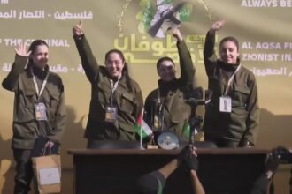 عاجل|| عملية تسليم الأسيرات تنتهي ومركبات الصليب الأحمر تغادر ميدان فلسطين بغزة
