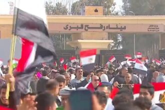 عاجل|| مصريون يتظاهرون قرب معبر رفح رفضًا لخطة ترامب وتهجير الفلسطينيين