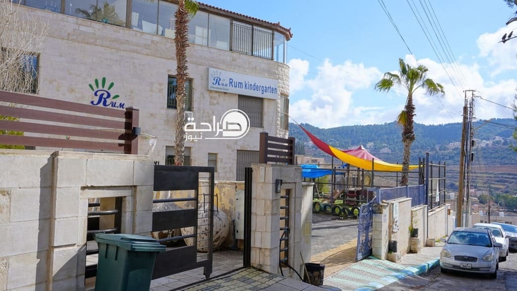 عاجل | تداعيات خلافات الشركاء بمدرسة رم بالفحيص وإدعاء بالدوس على علم المملكة 