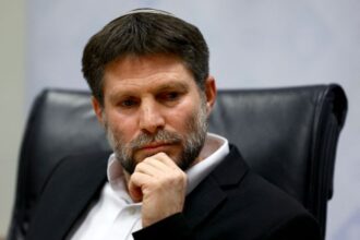 سموتريتش يهدد بإسقاط الحكومة بسبب اتفاق وقف إطلاق النار مع غزة