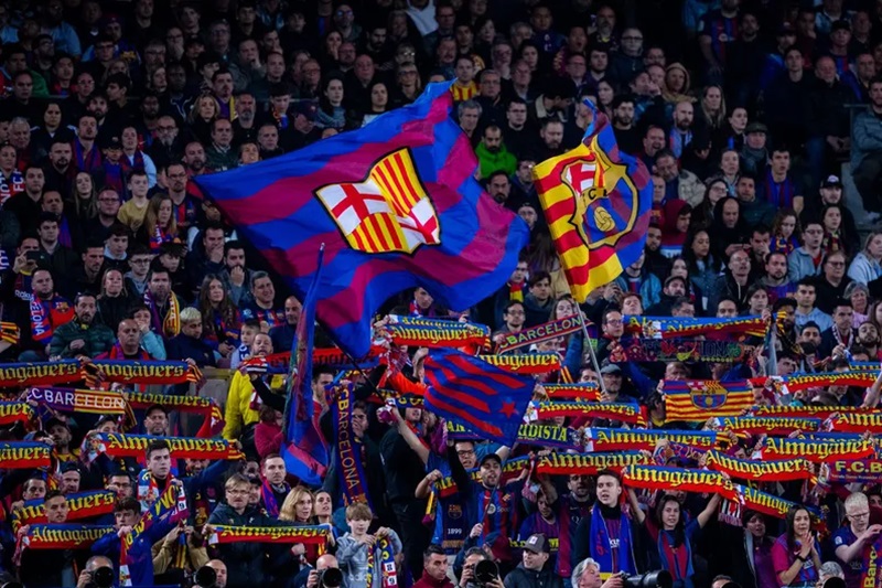 تهديدات بالقتل لمدرب خيتافي من جماهير برشلونة بعد تعادل الفريقين