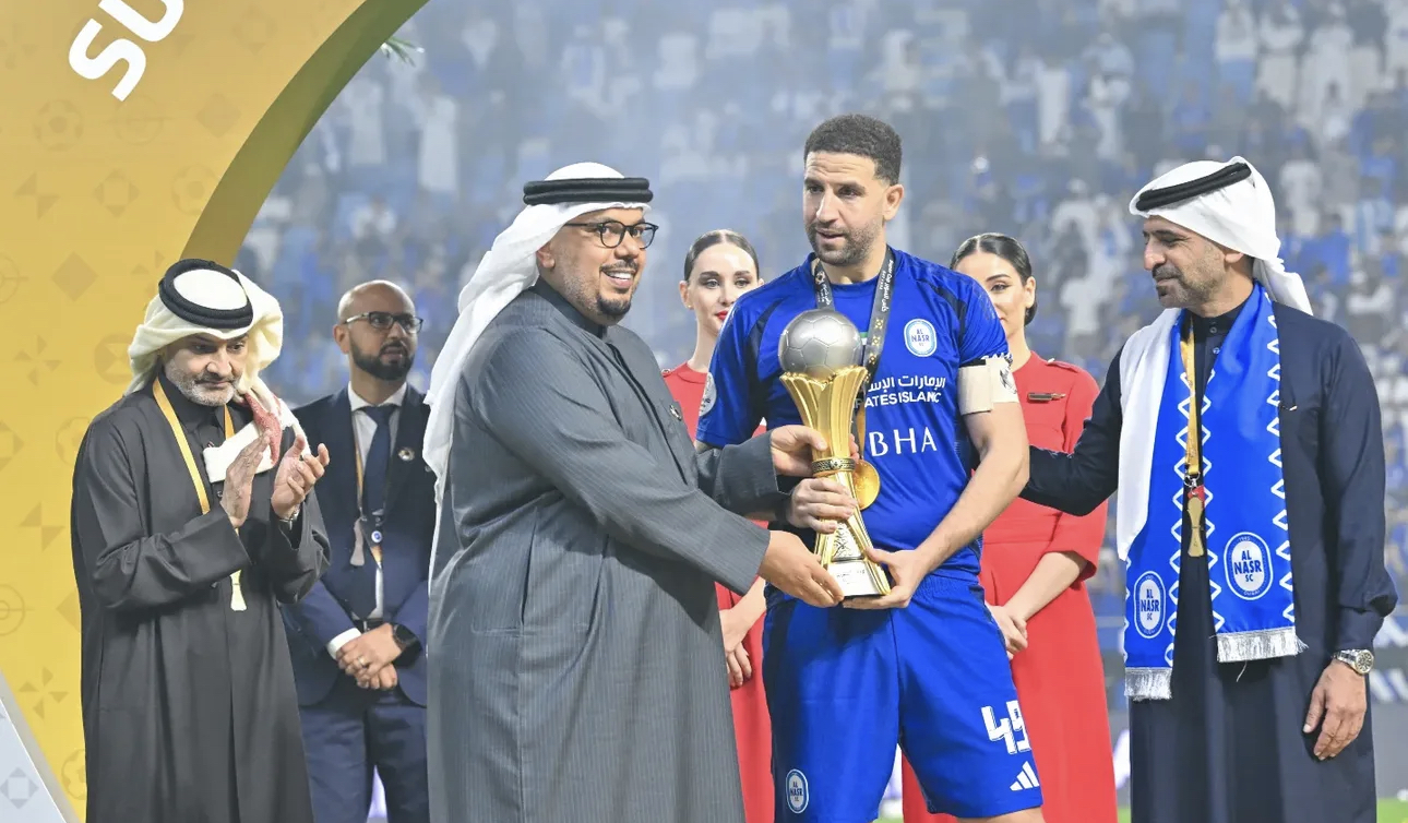 النصر ينهي عقد نجمه المغربي عادل تاعرابت