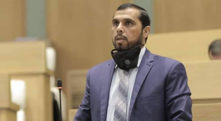 المشاقبة يقترح تعيين خياط في كل وزارة لتفصيل الوظائف حسب الشخص المراد تعيينه