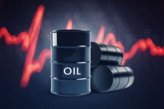 أسعار النفط تواصل التراجع بفعل وفرة المعروض وقوة الدولار