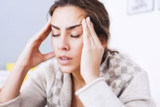 طبيب روسي يحذر..الصداع قد يكون علامة على أمراض خطيرة