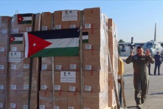 السفير الفلسطيني في عمّان يثمّن مكرمة الملك عبدالله الثاني بإرسال قافلة مساعدات إلى غزة