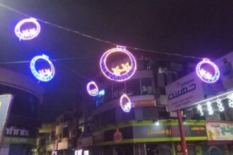 غرفة تجارة الزرقاء تزين الشوارع استعدادًا لشهر رمضان