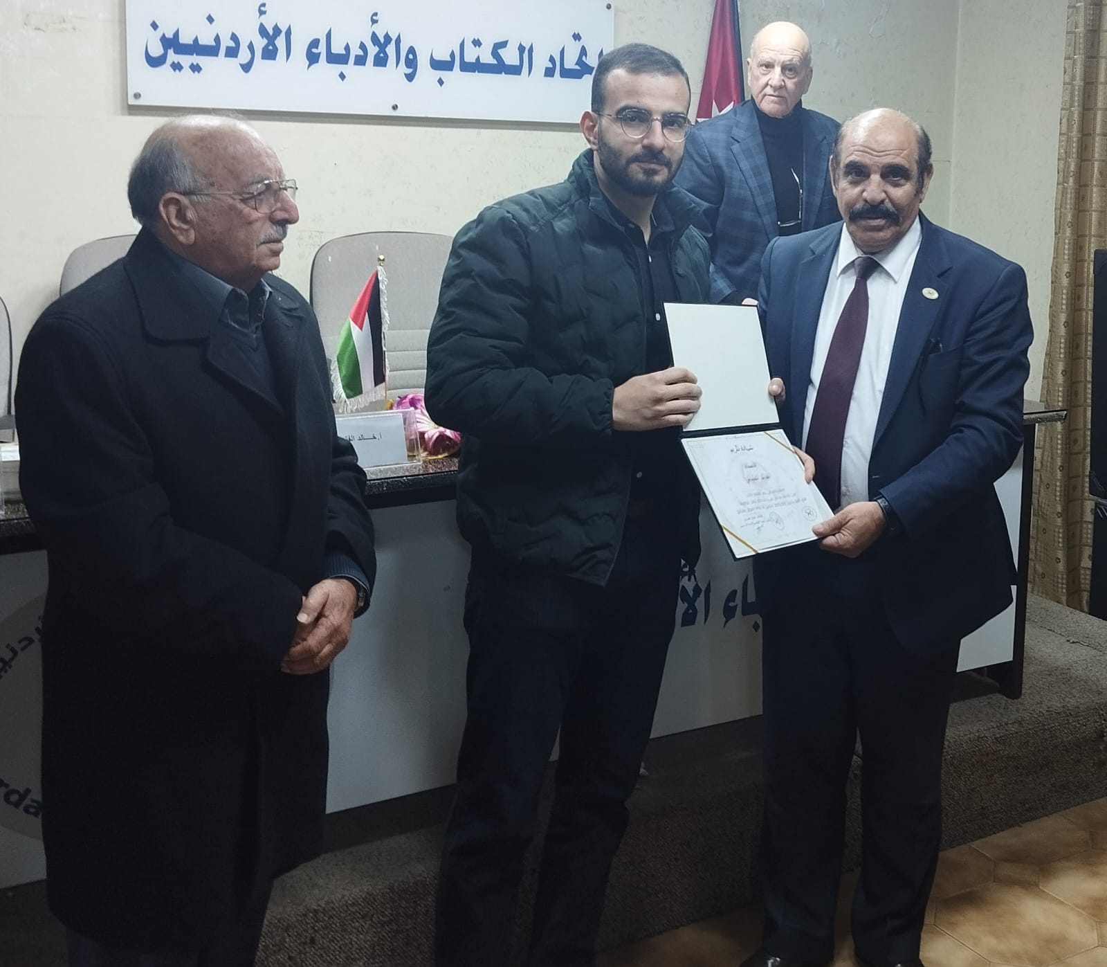 صورة حول : اشهار رواية " من له الله له كل شيء " للمزاهرة في اتحاد الكتاب اشهار رواية " من له الله له كل شيء " للمزاهرة في اتحاد الكتاب