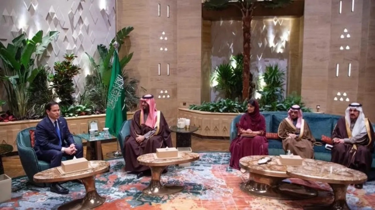ولي العهد السعودي يبحث مع وزير الخارجية الأمريكي الأوضاع الإقليمية