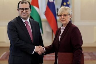 عاجل | السفير هنداوي يقدم أوراق اعتماده لرئيسة سلوفينيا