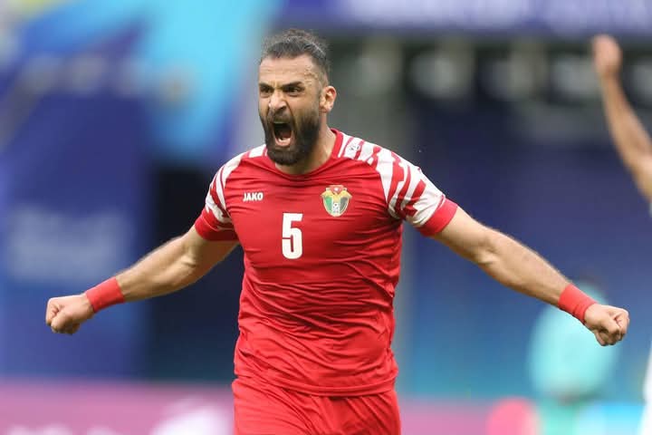 مدافع النشامى يتأهب لمواجهة برشلونة الإسباني