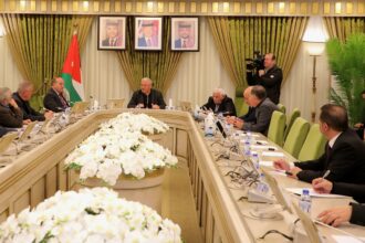 لجنة الطاقة تبحث سبل مواجهة الأحمال الكهربائية المتزايدة في الأردن