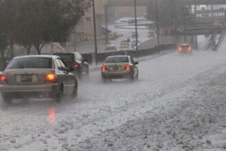 منخفض جوي عميق يضرب المملكة اليوم… أمطار غزيرة ورياح قوية تصل سرعتها إلى 80 كم/ساعة