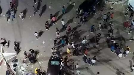 حادثة مأساوية في الكرك.. مشاجرة تنتهي بإصابة شقيقين دهسًا