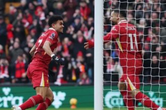 دياز وصلاح يقودان ليفربول لعبور وولفرهامبتون