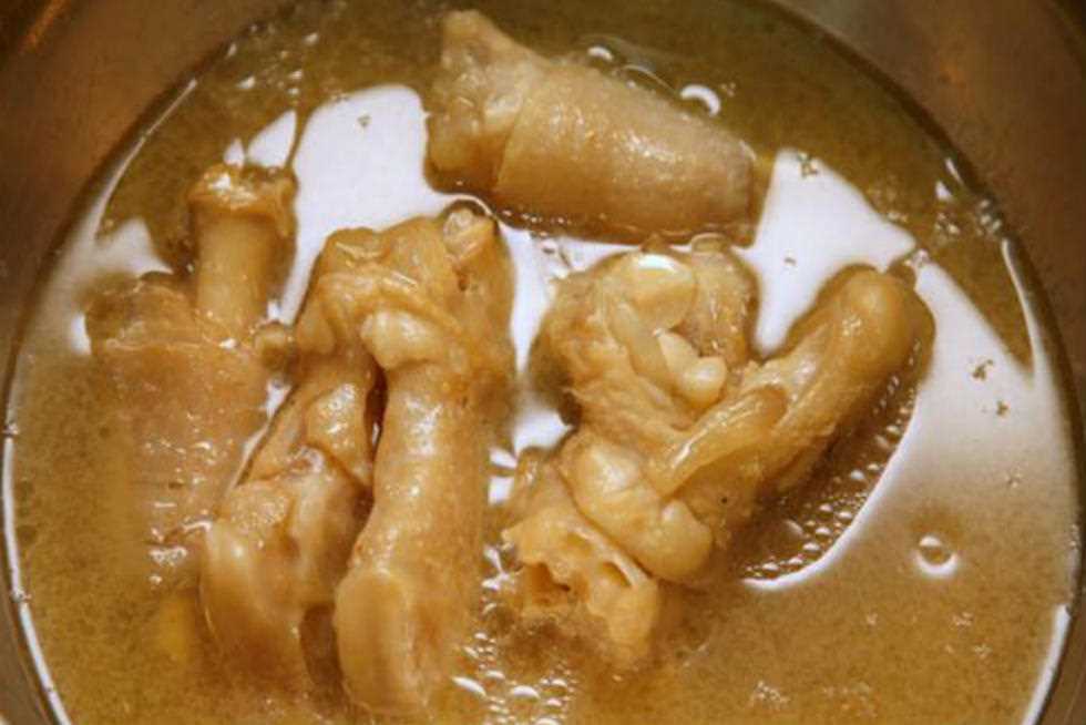 سيدة تطلب الطلاق بسبب طلب زوجها لتحضير شوربة كوارع