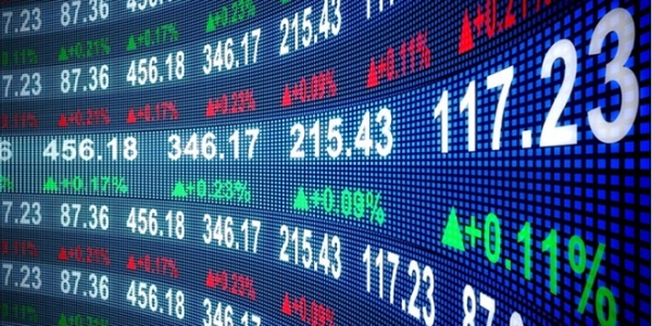 الأسهم الأميركية تسجل مكاسب أسبوعية متواضعة وتراجع في أسعار النفط