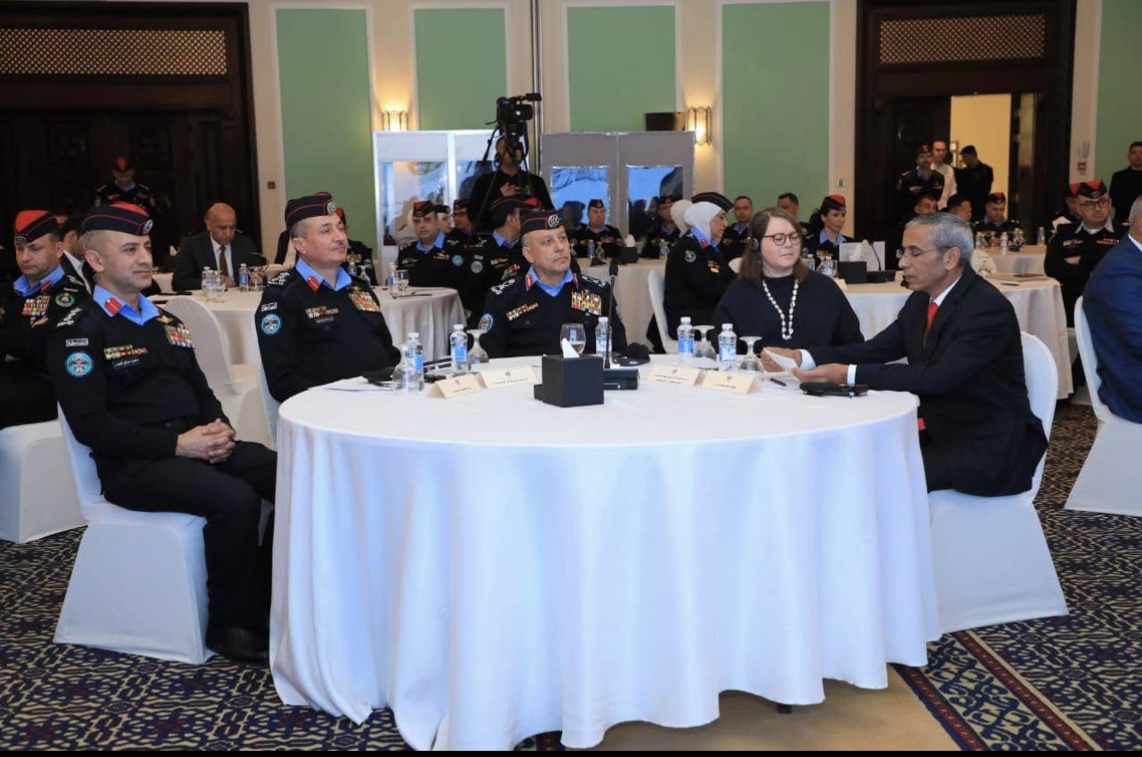 مدير الأمن العام يرعى مؤتمر "بناء الجسور" تعزيز المشاركة المجتمعية من أجل مستقبل أكثر أمانًاصراحة