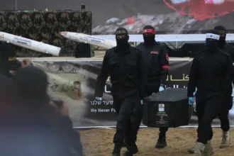 جثة مجهولة الهوية بين جثث الأسرى المسلّمة من حماس تثير الجدل