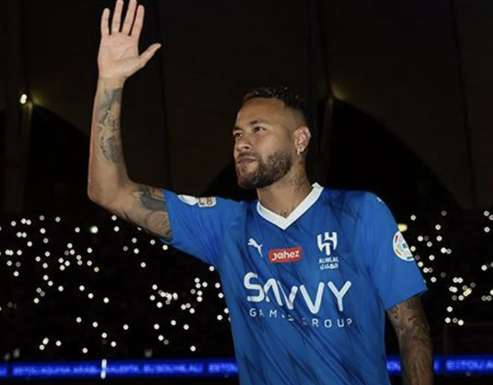 نيمار يعود إلى سانتوس وراتبه ينخفض بعد فسخ عقد الهلال