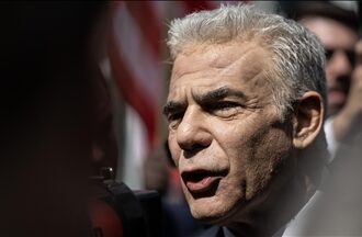 لابيد: نتنياهو مسؤول عن تجميد "حماس" تسليم الأسرى