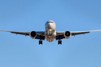 عاجل |شجار بين مسافرين يسبب هبوطاً اضطرارياً لطائرة في تركيا