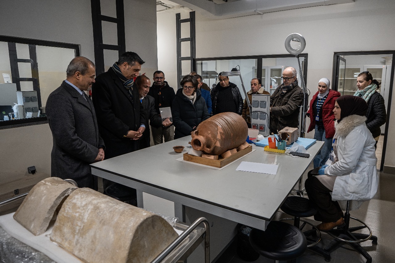 وزيرة السياحة والآثار تبحث مراحل تطوير المركز الإقليمي للصيانة والترميم في جرش